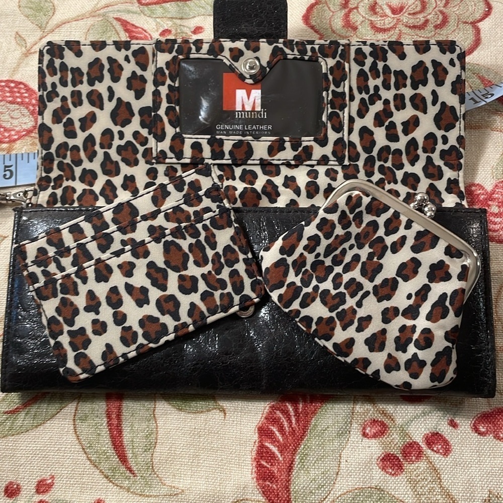 Mundi Black Crackled Leather Animal Print Compartmentalization Clutch Wristlet - Picture 6 of 10